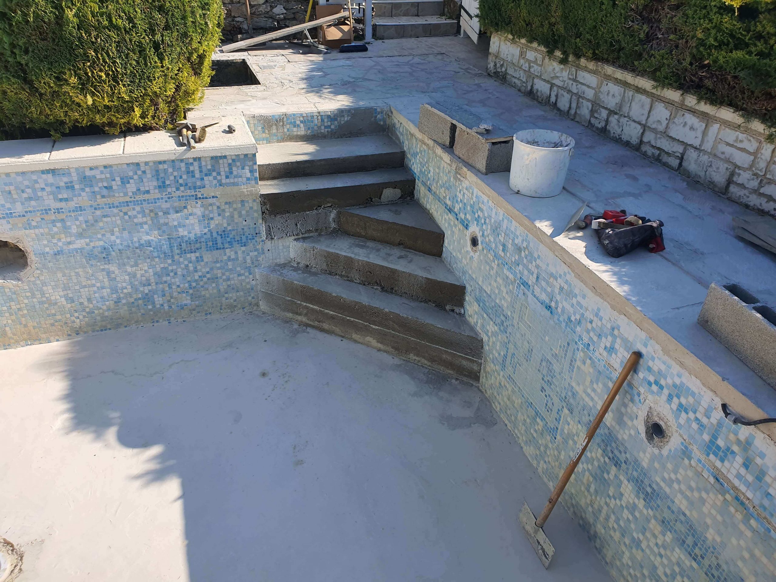 rénovation piscine escalier
